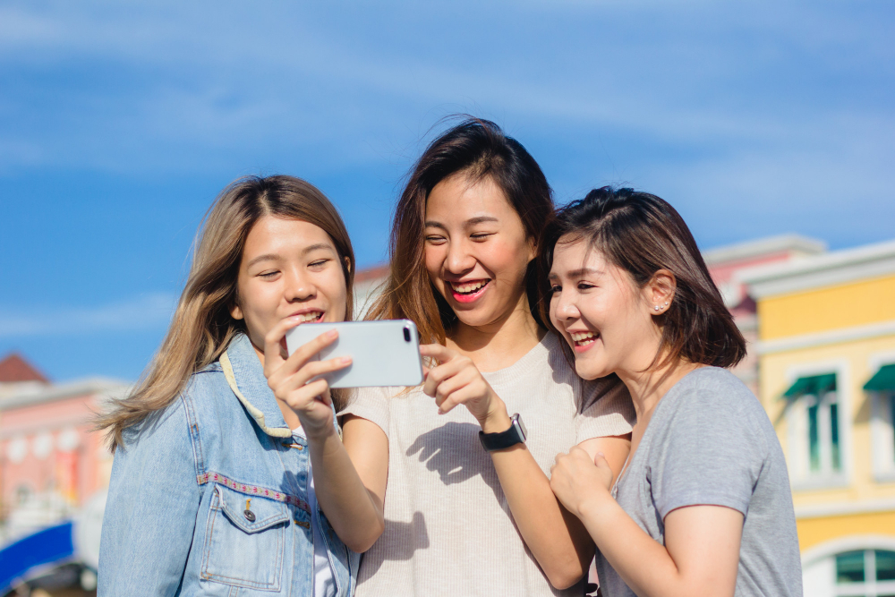 attractive-beautiful-asian-friends-women-using-smartphone.jpg